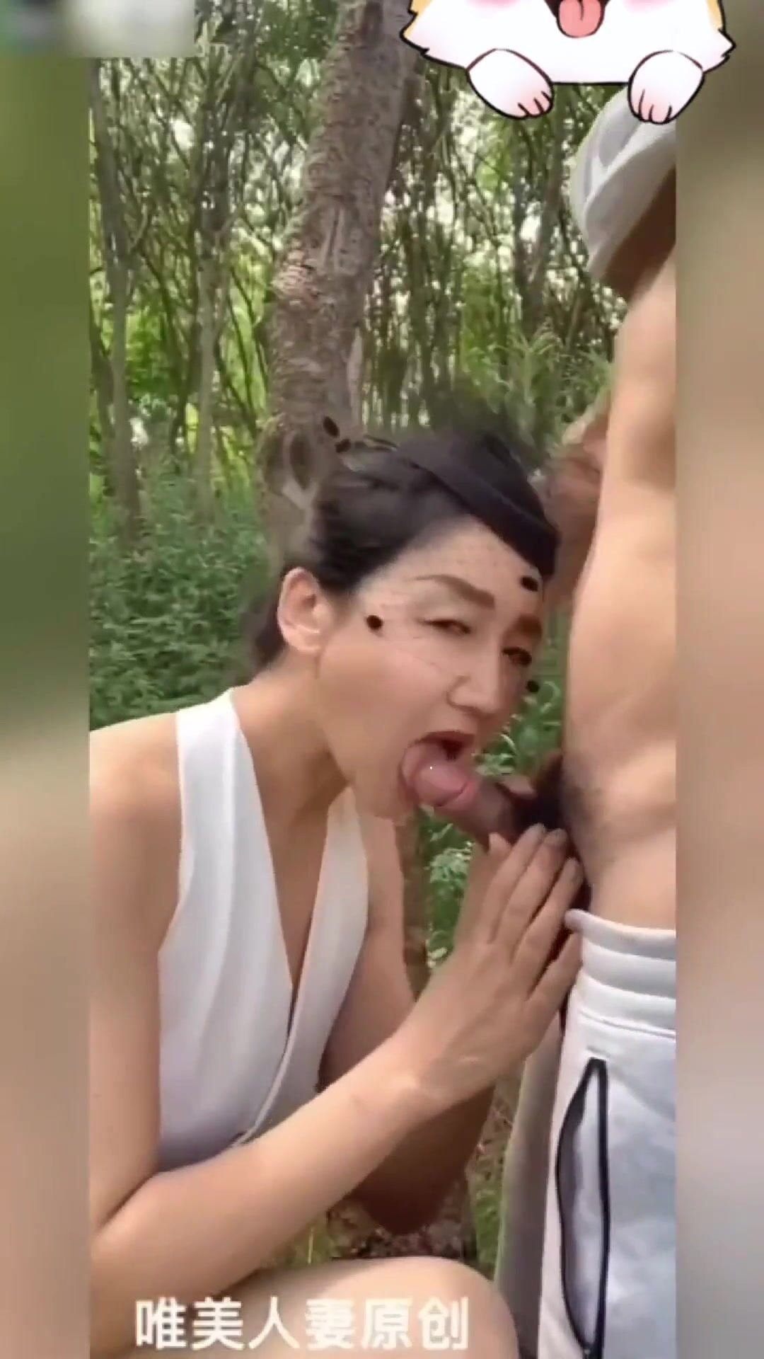 Loạn luân sống chung vs người dì dâm đãng suốt ngày gạ gẫm ra ngoài bú cu đụ public